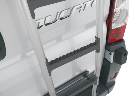 Aluminium deurladder grijs of zwart Custom - Transporter vanaf 2024 